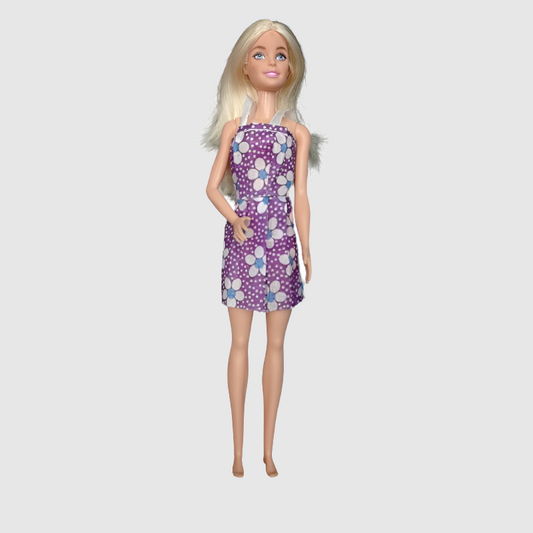 Figura de colección Barbie Pelo Rubio flores blancas